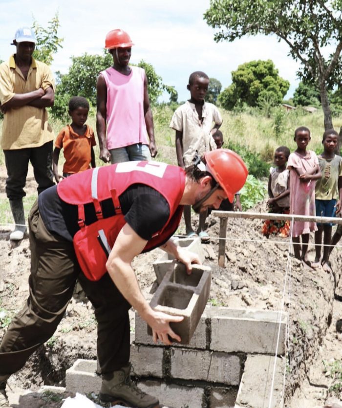 Christian Bitz trabajando en Malawi