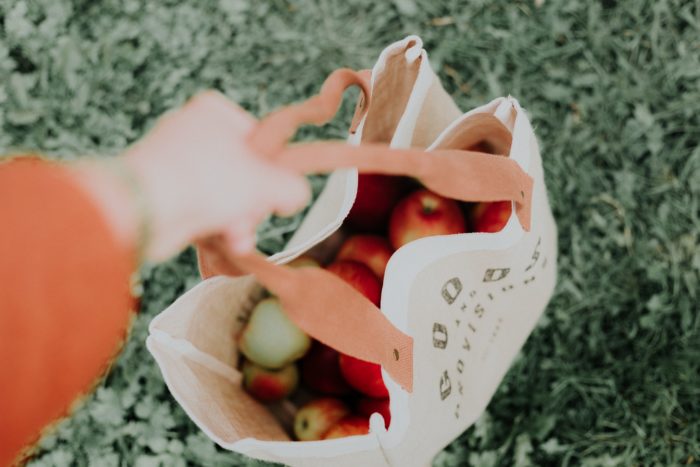 Manzanas en la bolsa